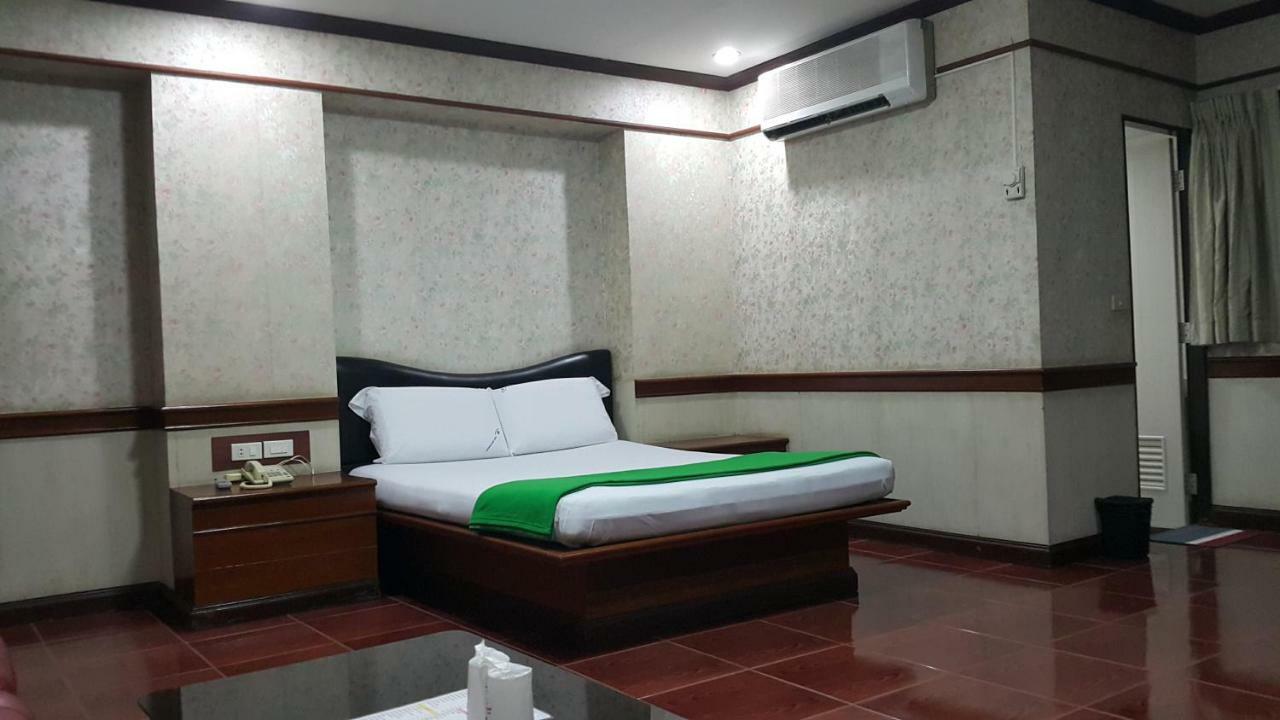 Aparthotel West Wing Mansion Bangkok Exterior foto