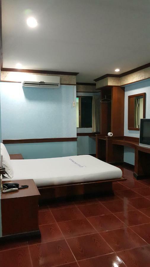 Aparthotel West Wing Mansion Bangkok Exterior foto
